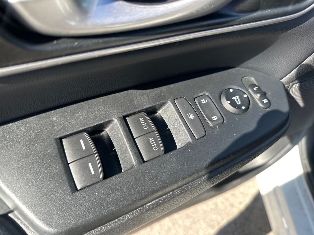 Used 2018 White Honda EX-L image 12