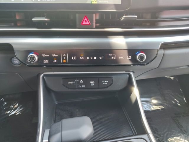 Used 2025 Red Kia LXS image 22