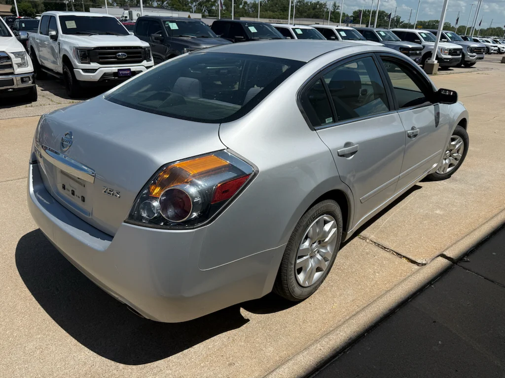 Used 2011  Nissan 2.5 S image 10
