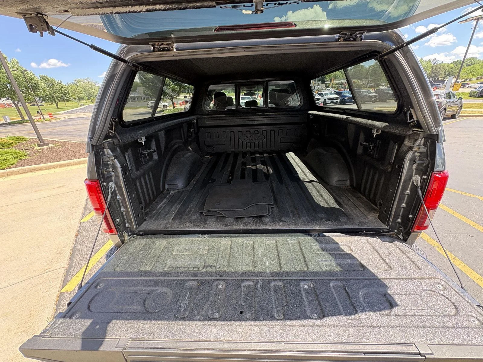 Used 2018 Magnetic Ford LARIAT image 8