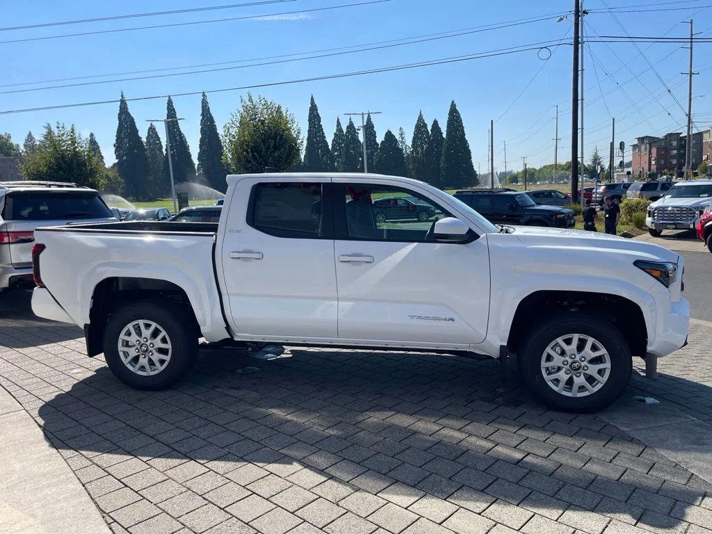 New 2026 Ice Cap Toyota SR5 image 6