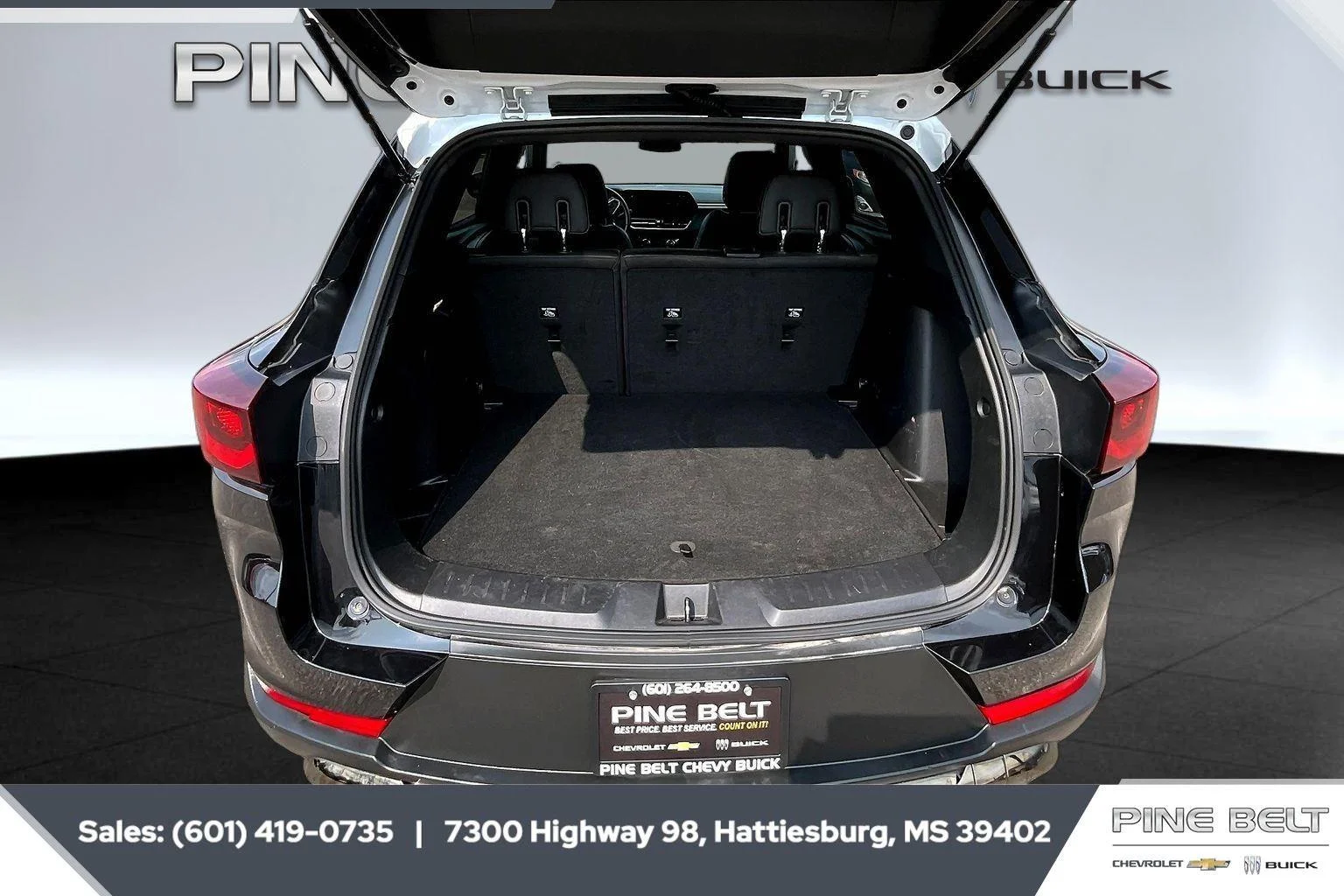 Used 2024 Mosaic Black Metallic Chevrolet ACTIV image 21