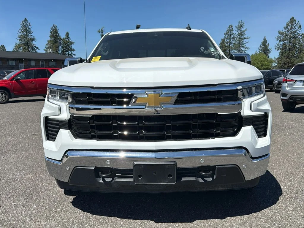 Used 2024 Summit White Chevrolet LT image 30