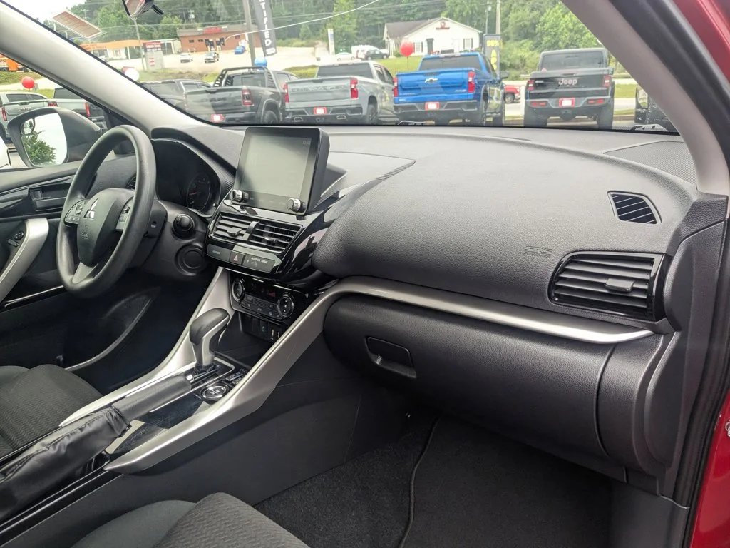 Used 2024  Mitsubishi LE image 28