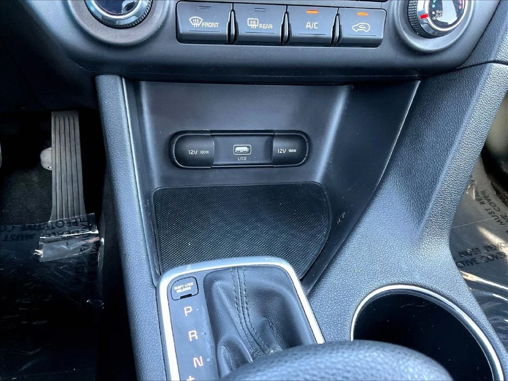 Used 2020 Sparkling Silver Kia LX image 17