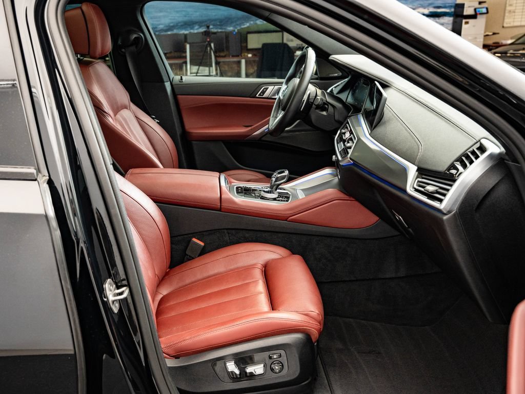 Used 2021 Black Sapphire Metallic BMW M50i image 24