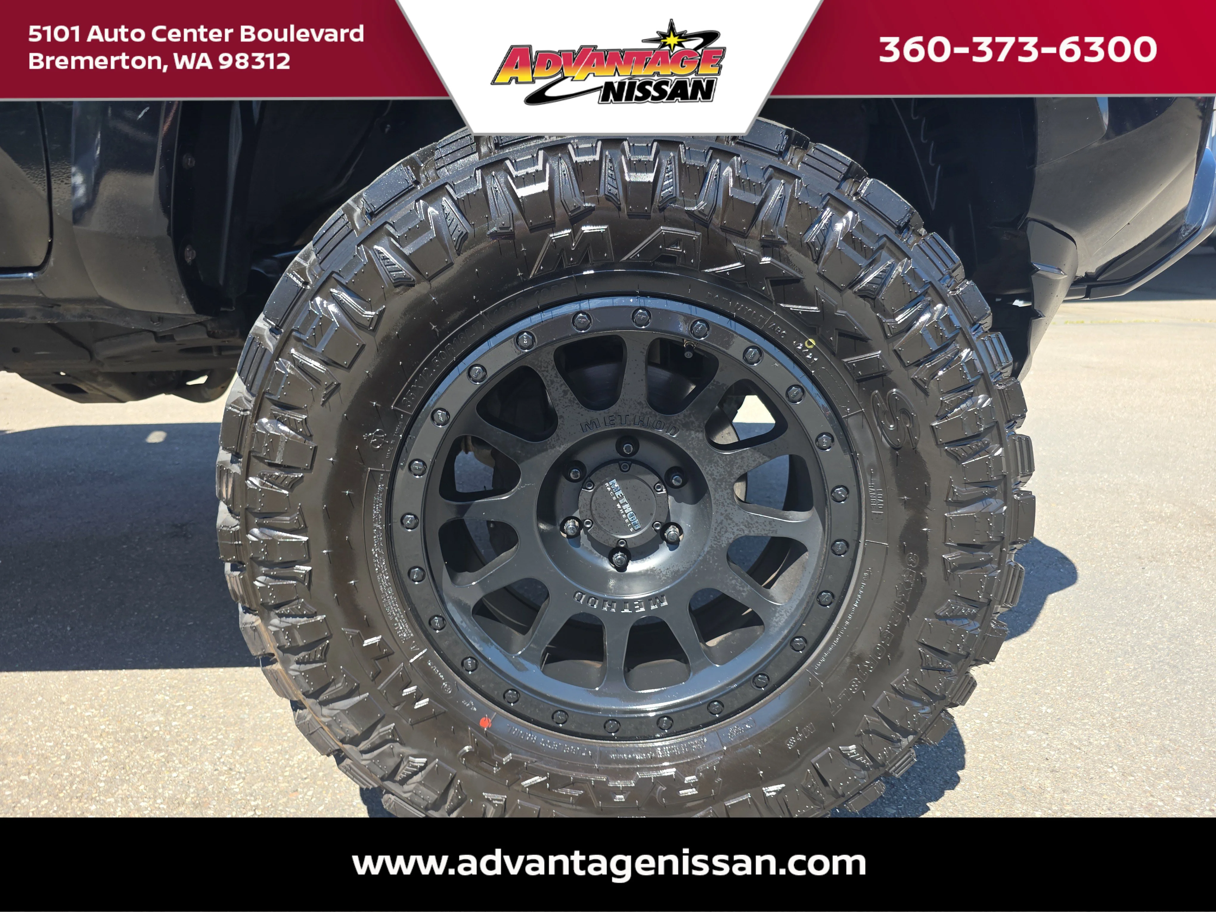 Used 2018 Midnight Black Metallic Toyota SR5 image 32