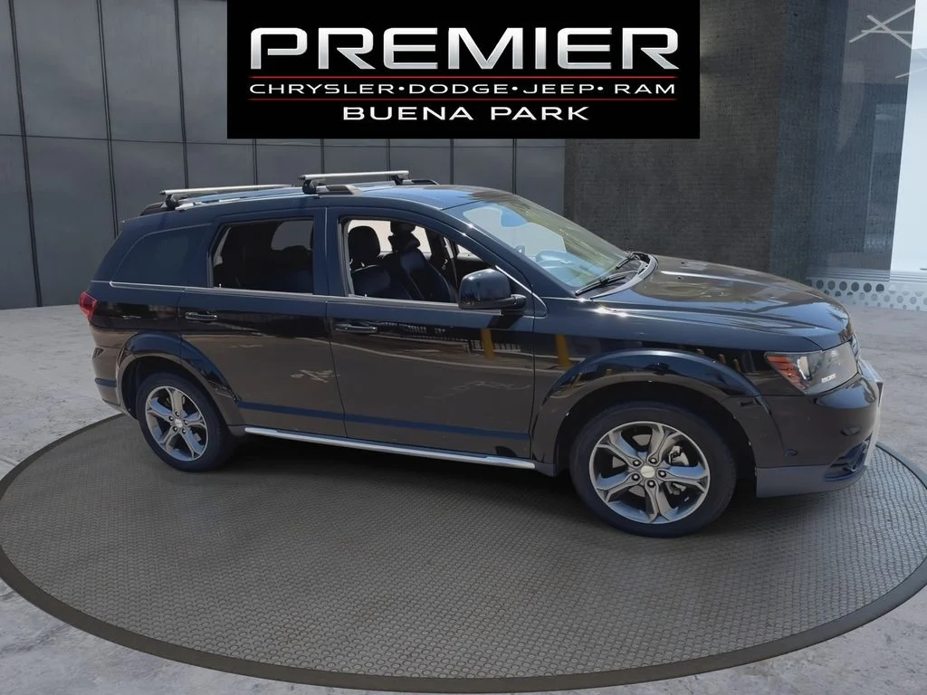 Used 2017 Black Dodge Crossroad image 2