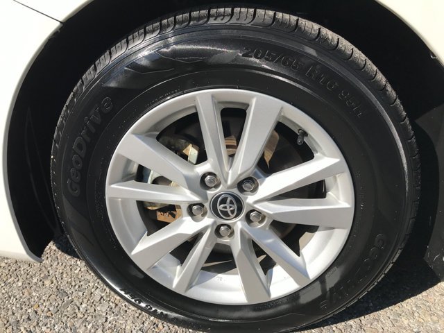 Used 2025 Ice Cap Toyota LE image 12