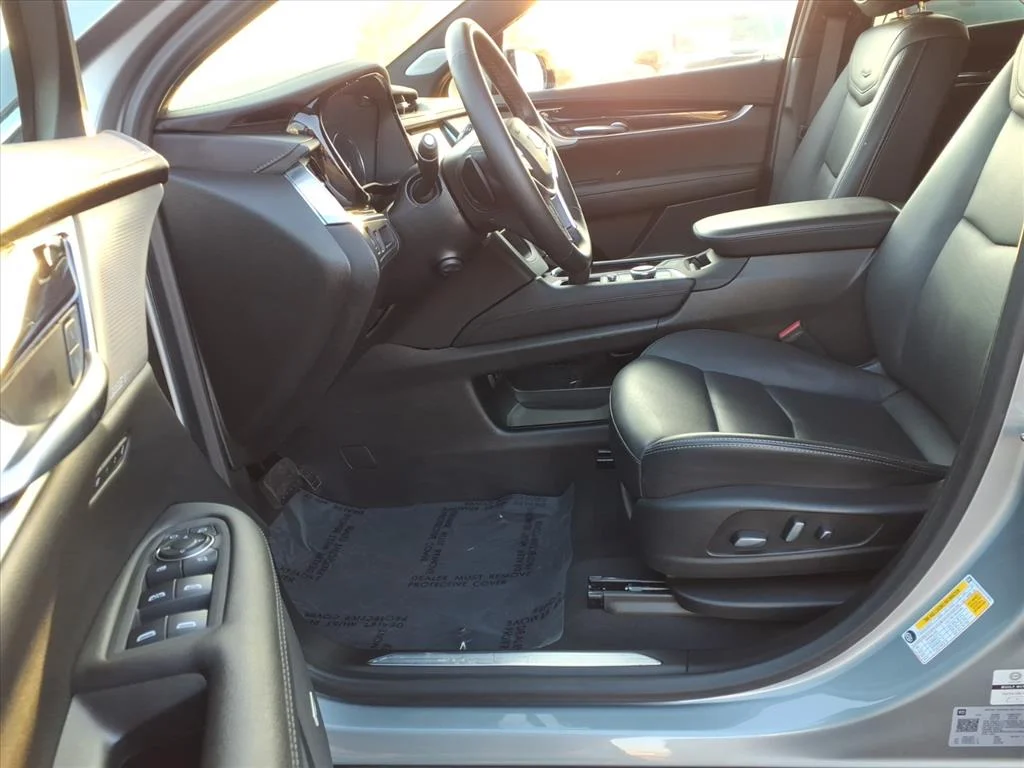 Used 2025 Silver Cadillac Premium Luxury image 20