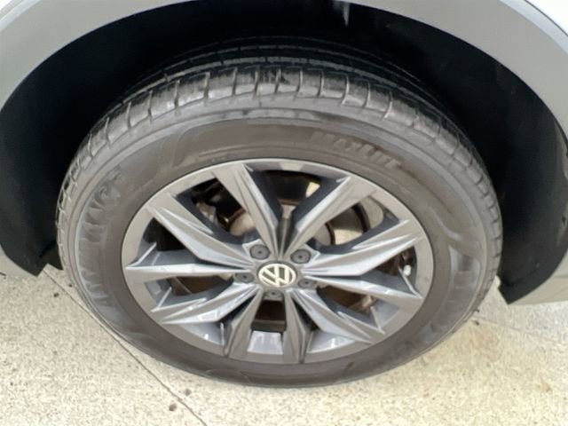 Used 2022 Pure White Volkswagen SE image 40