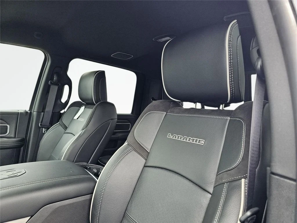 2026 RAM 3500 Laramie - Photo 18