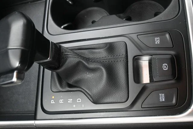 Certified Used 2025 Metal Kia LXS image 13