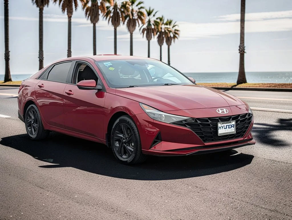 Used 2023 Red Hyundai SEL image 4