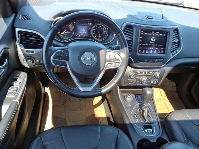 Used 2021 Beige Jeep Latitude Lux image 18