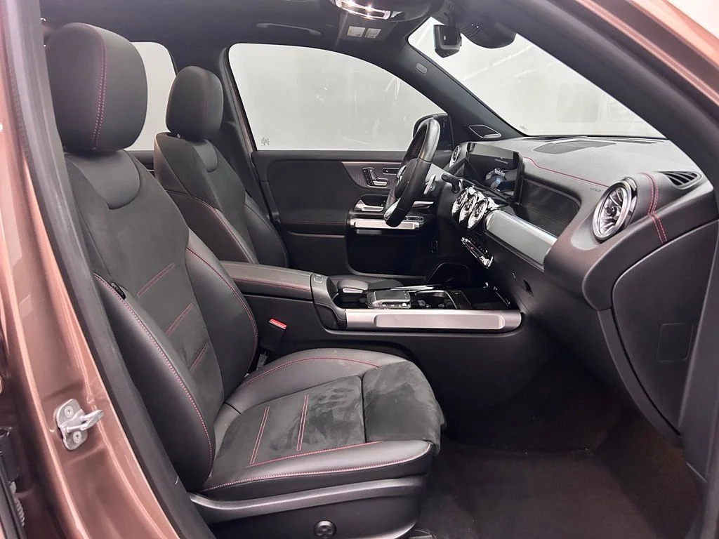 Used 2023 Gold Mercedes-Benz 300 image 17