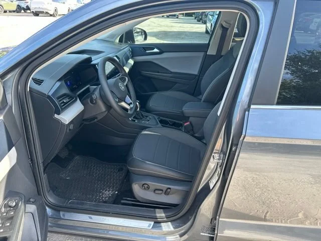 Used 2022 Gray Volkswagen SE image 5