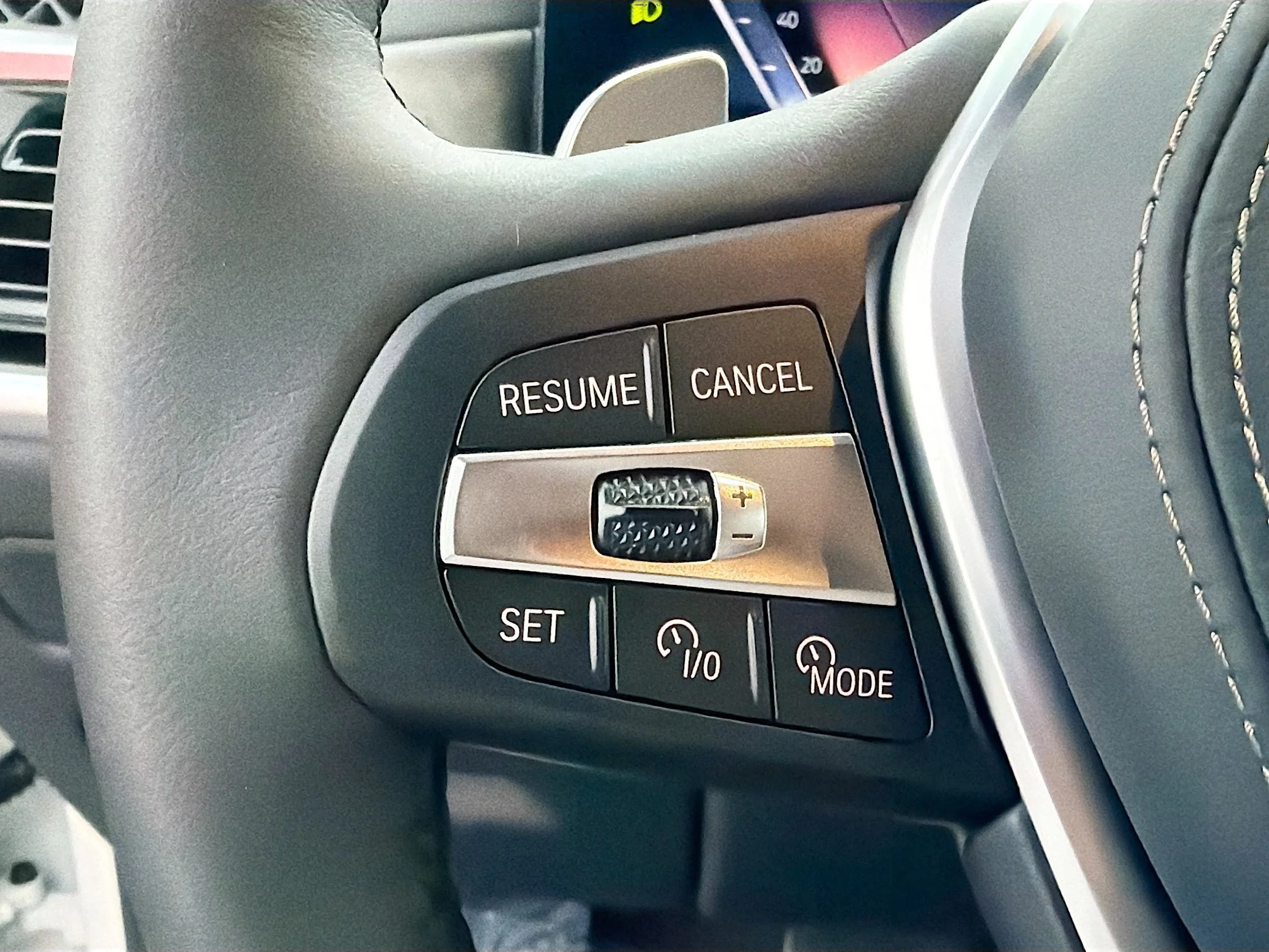 New 2026 Mineral White Metallic BMW xDrive40i image 38