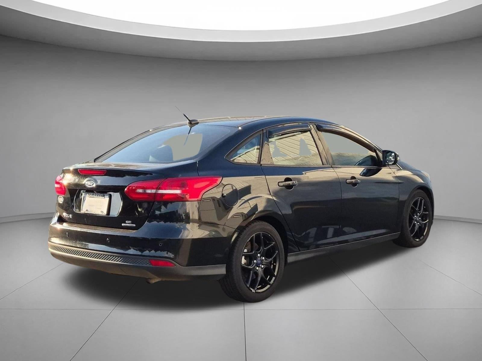 Used 2016 Shadow Black Ford SE image 5