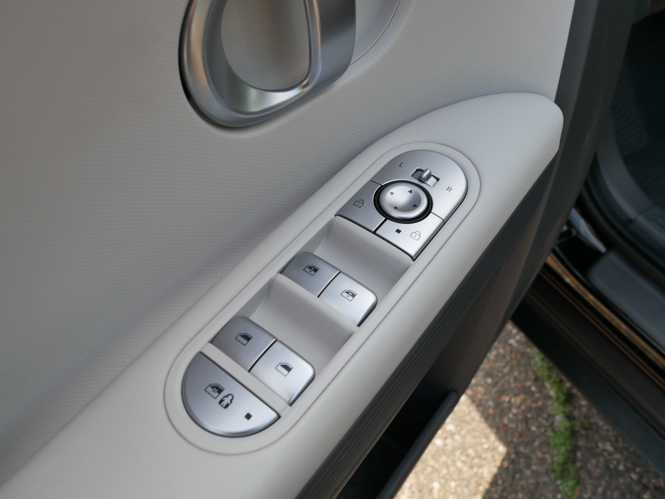 Used 2024 Abyss Black Hyundai SEL image 19
