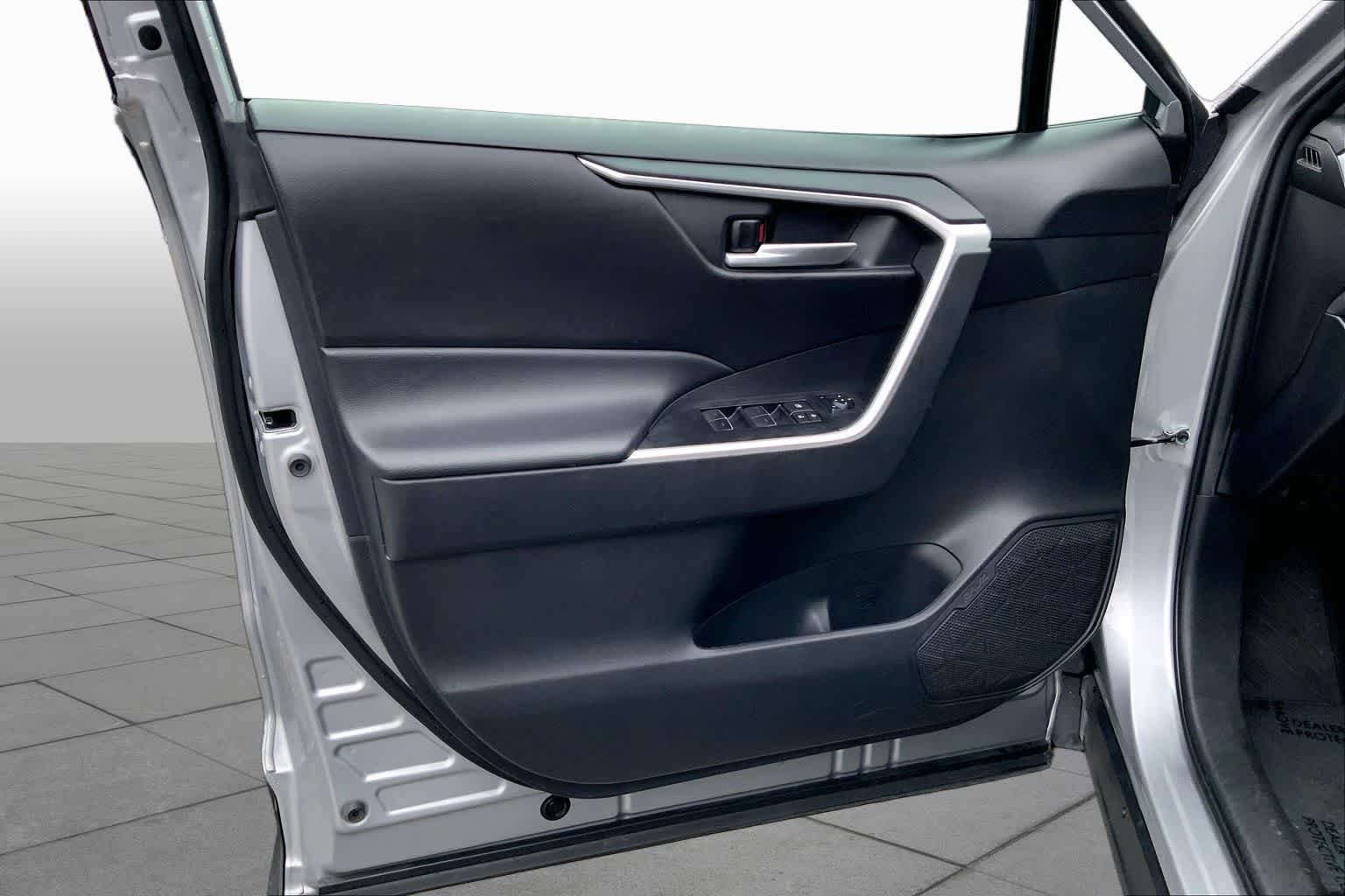 Used 2024 Silver Sky Metallic Toyota XLE image 21