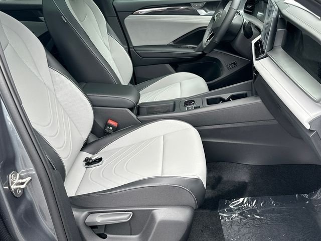 New 2026 Platinum Gray Metallic Volkswagen 2.0T SE R-Line Black image 13