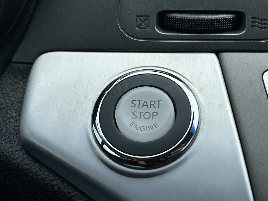 Used 2014 Gray Nissan SL image 26