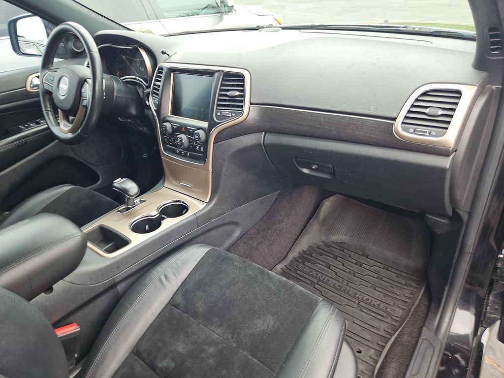 Used 2015 Brilliant Black Crystal Pearlcoat Jeep Altitude image 28
