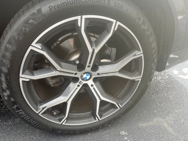 Used 2021 Gray BMW xDrive40i image 11