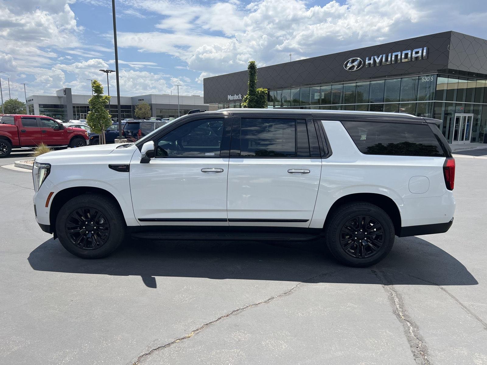 2025 GMC Yukon XL Denali - Photo 12