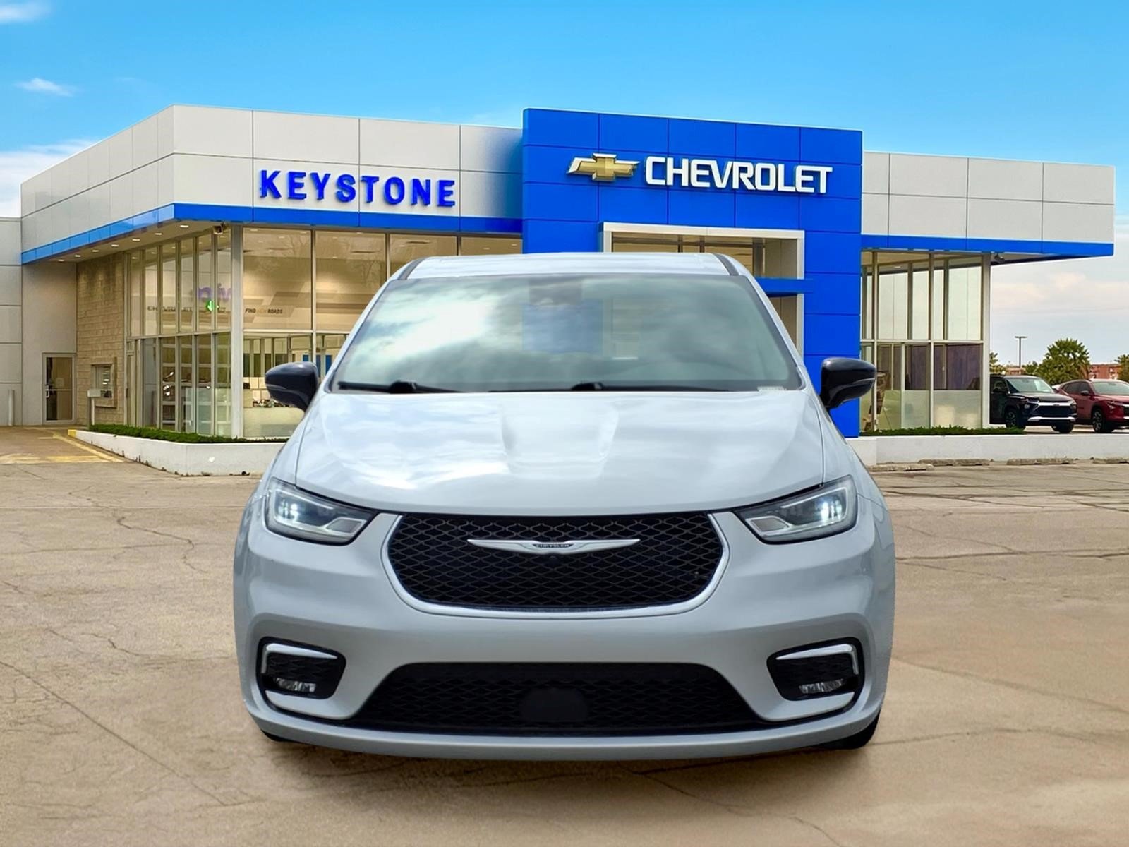 Used 2024 Silver Chrysler Touring L image 2