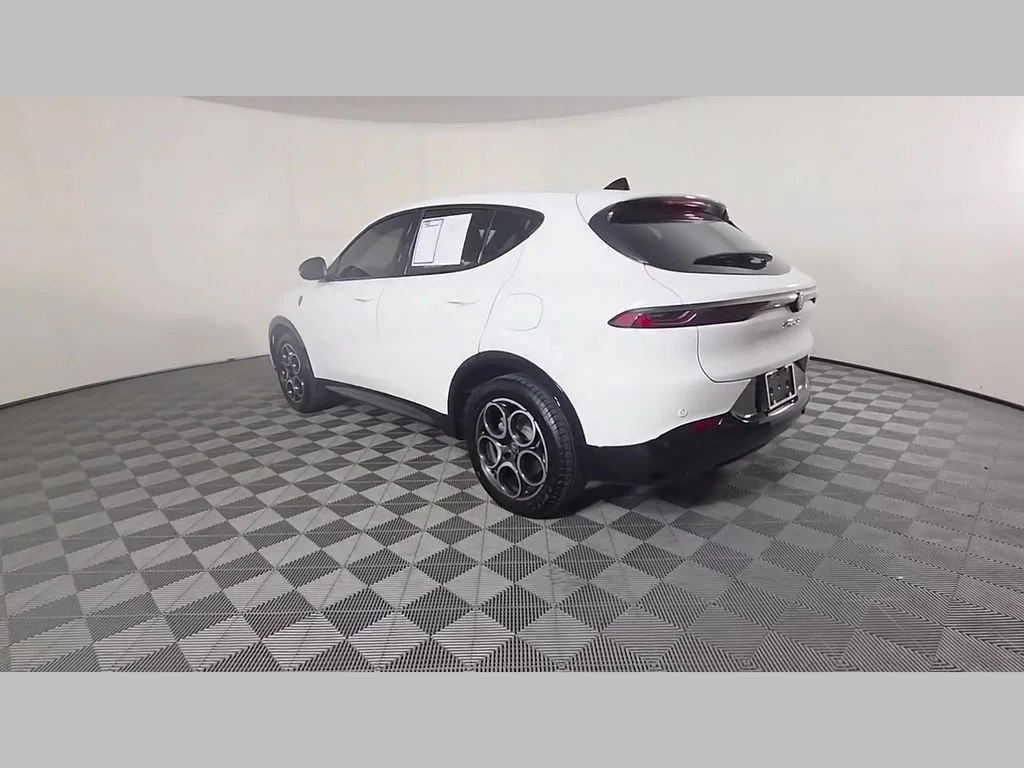 Used 2025 Milano White Alfa Romeo Base image 44