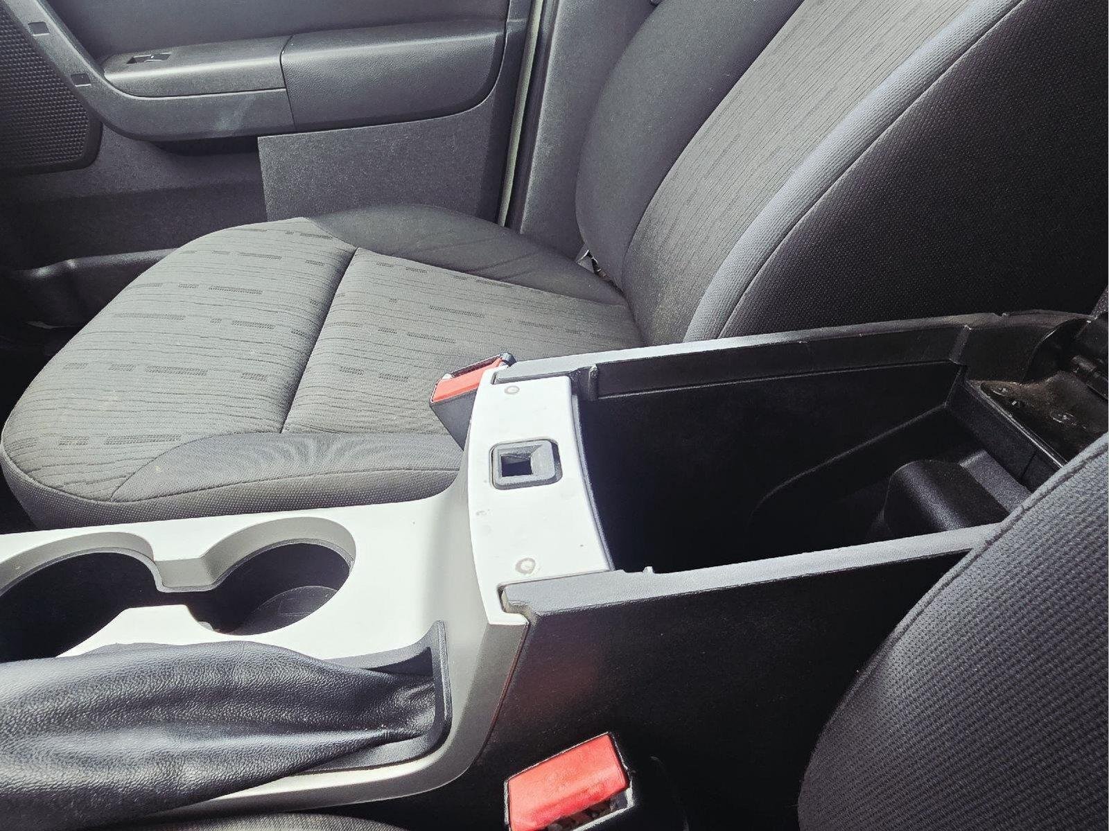 Used 2010  Ford SE image 18