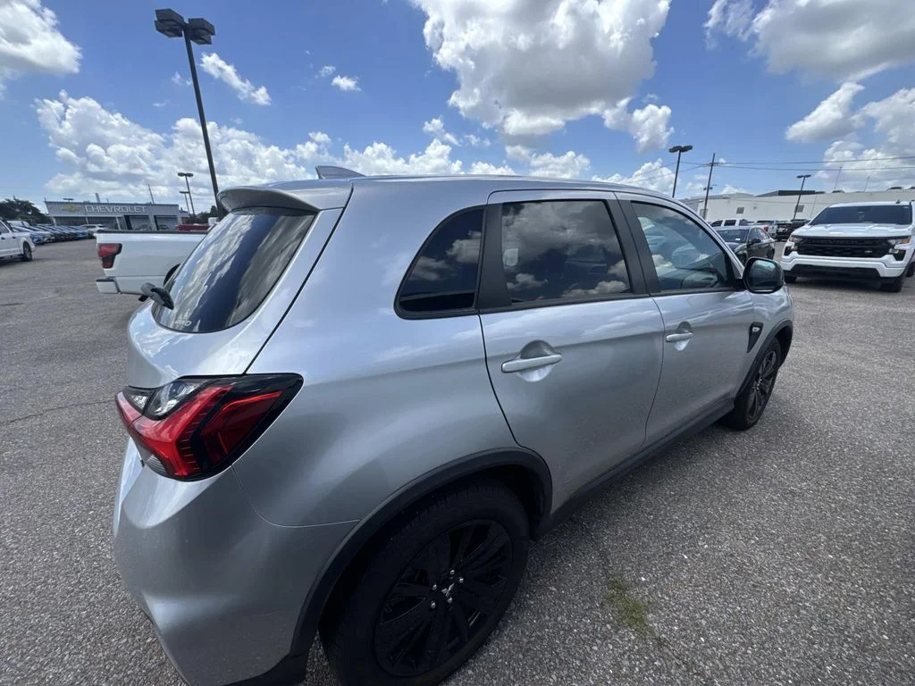 Used 2025 White Mitsubishi 2.0 LE image 11