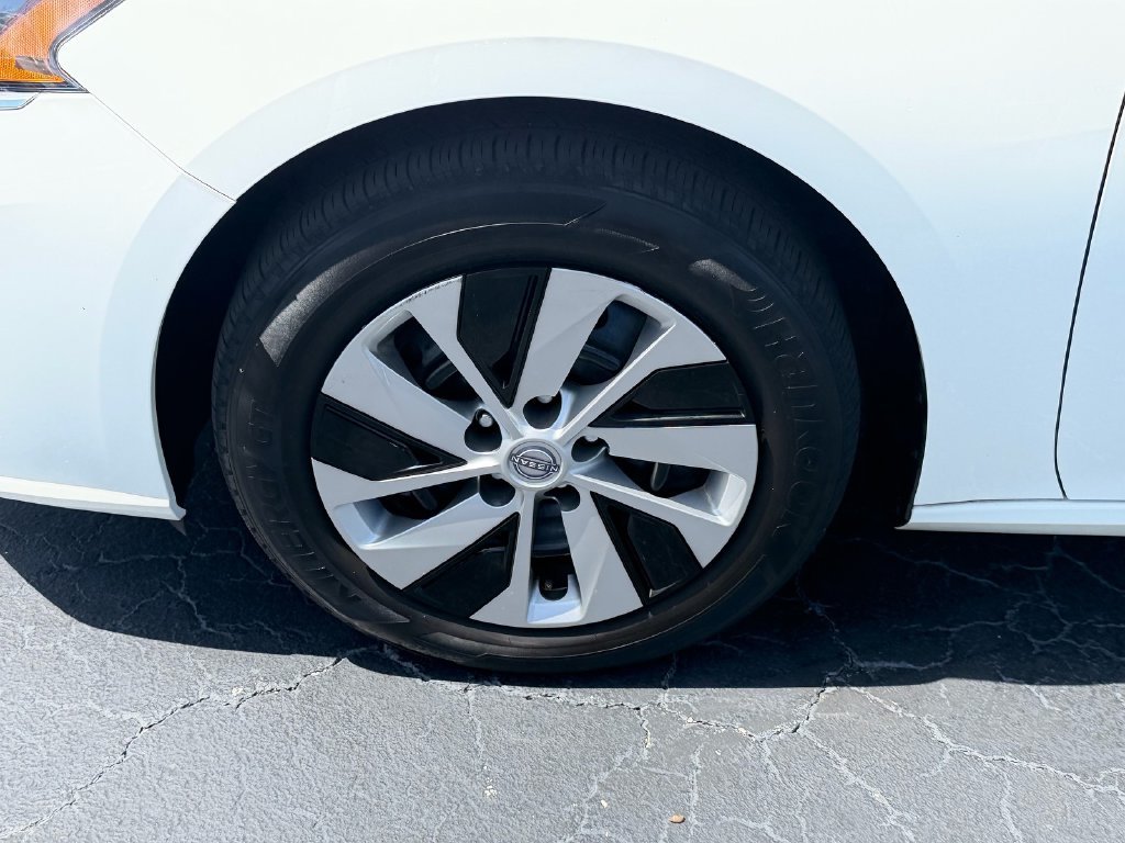 Used 2025 White Nissan 2.5 S image 18