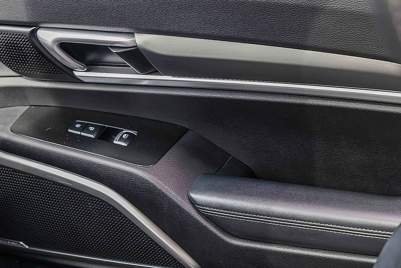 Certified Used 2020 Snow White Pearl Kia S image 16