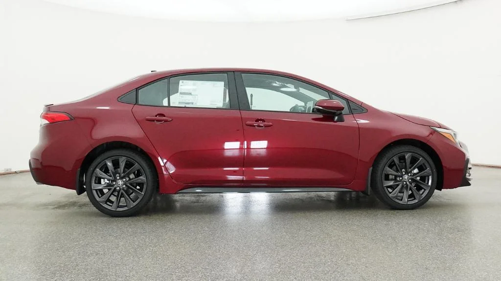 New 2026 Ruby Flare Pearl with Midnight Black Metallic roof Toyota SE image 4