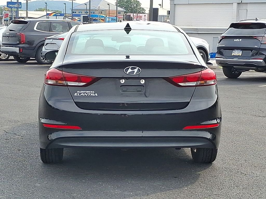 Used 2017 Black Hyundai SE image 5