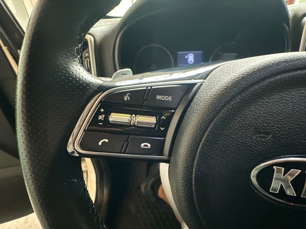 Used 2022 White Kia Nightfall image 13