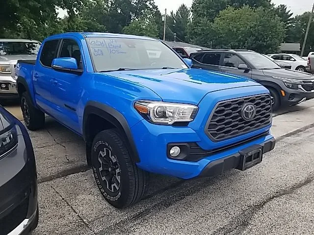 Used 2020 Blue Toyota SR5 image 1