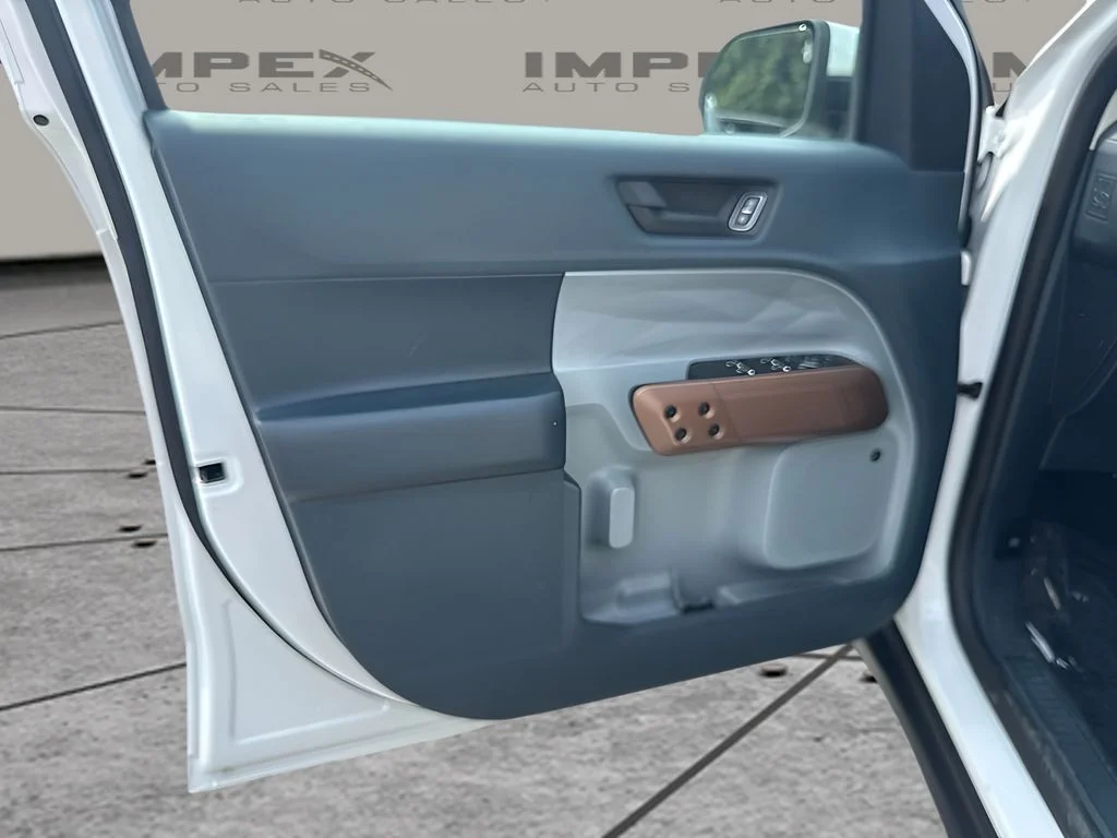 Used 2023 White Ford Lariat image 16