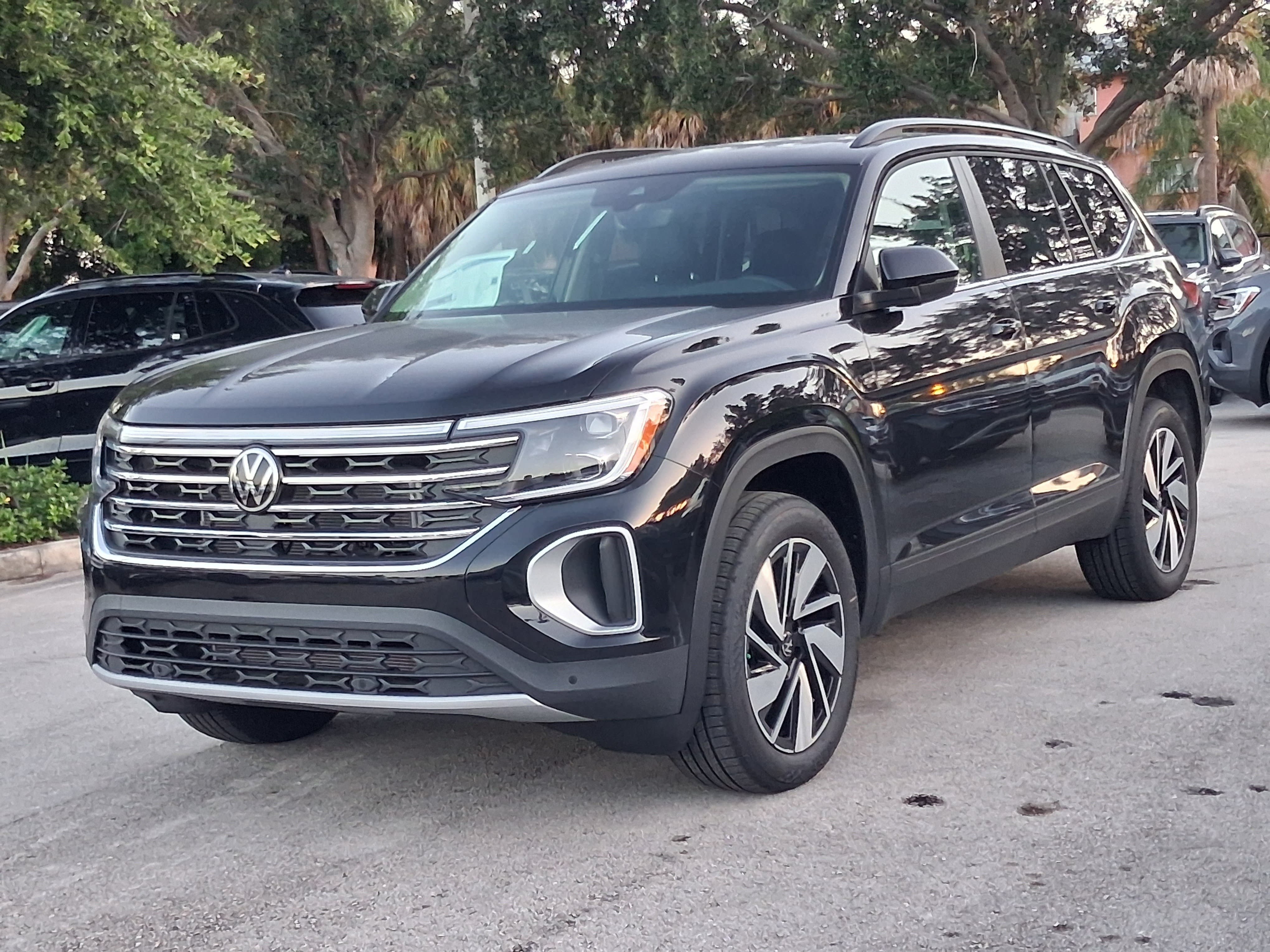 New 2026 Black Volkswagen 2.0T SE w/Technology image 3