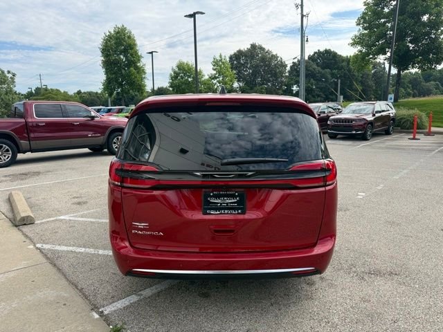 New 2027 Red Hot Pearl-Coat Exterior Paint Chrysler Select image 5