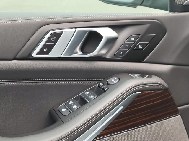 New 2026 White BMW xDrive40i image 18