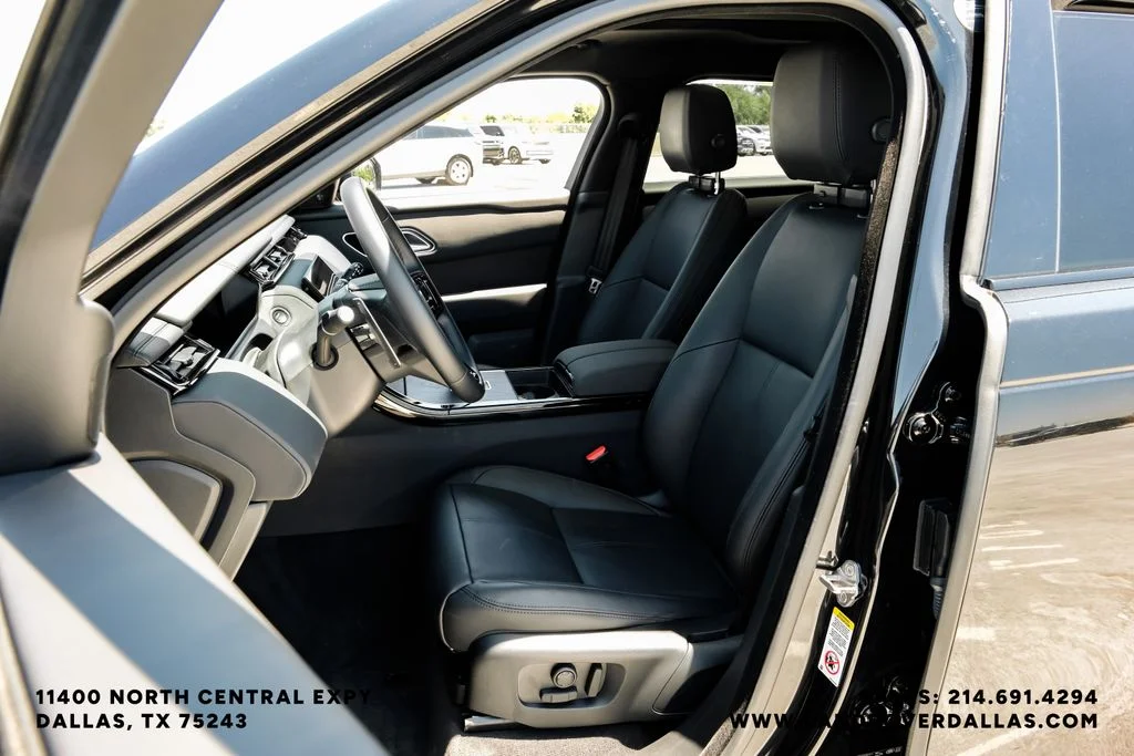 Used 2026 Black Land Rover Dynamic SE image 30