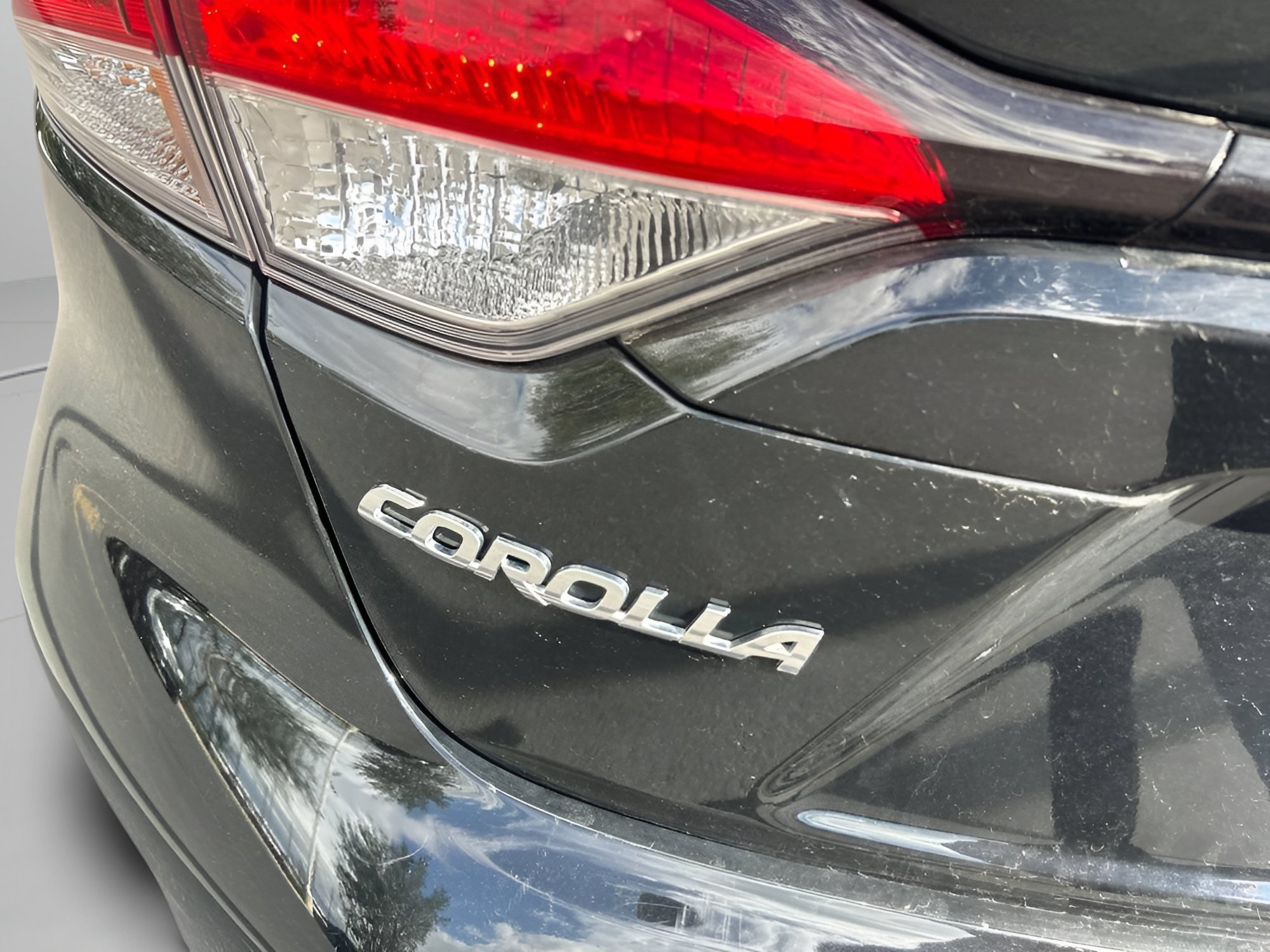 Used 2025 Midnight Black Metallic Toyota LE image 11