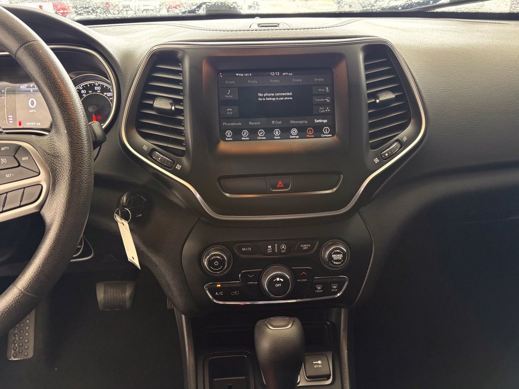 Used 2020 White Jeep Latitude image 7