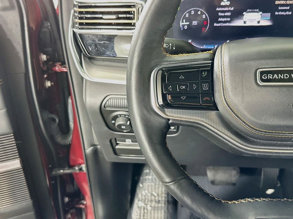 Used 2023 Velvet Jeep Series III image 13