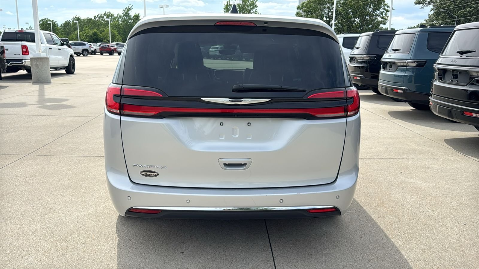 Used 2024 Silver Chrysler Touring L image 11