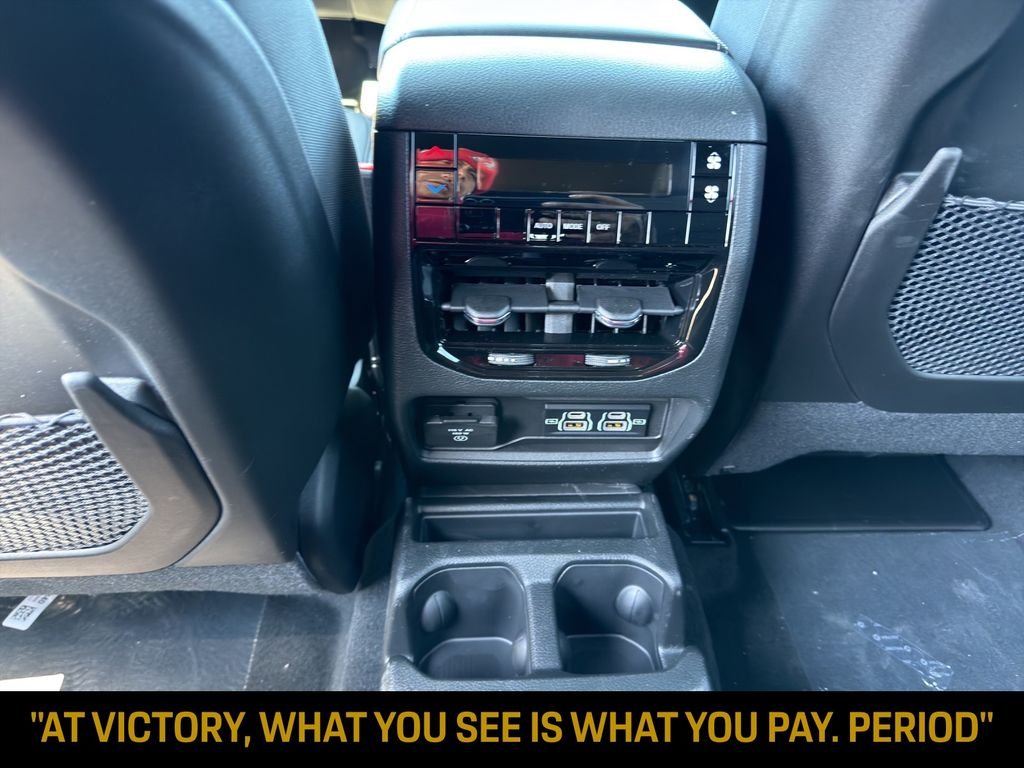 New 2026 Bright White Clear-Coat Exterior Paint Jeep Laredo image 23